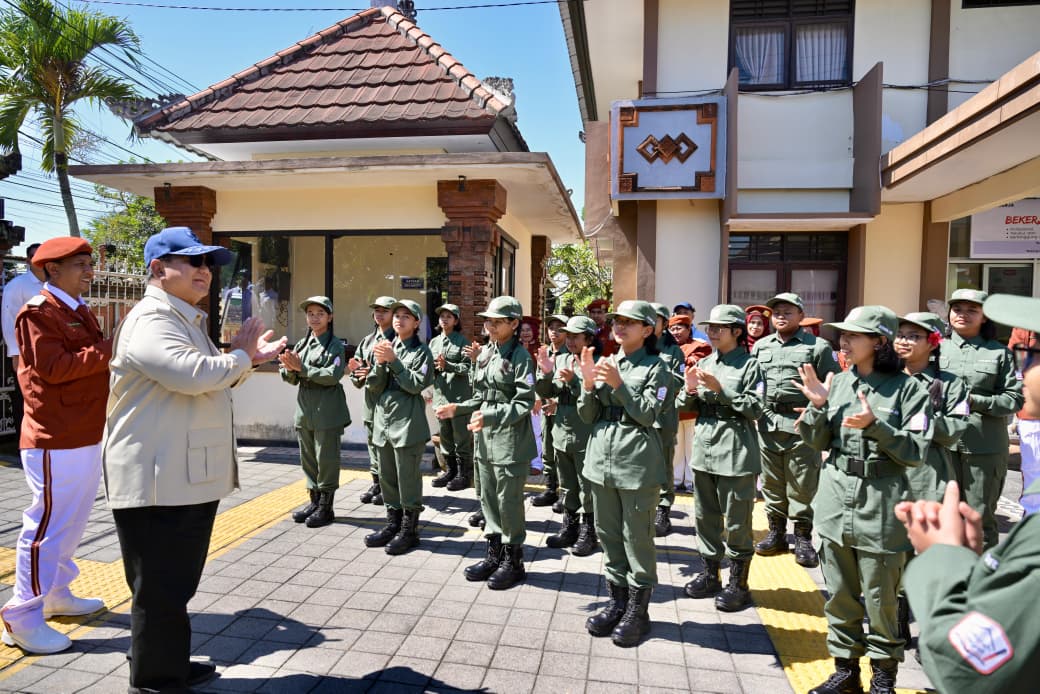 Presiden RI Prabowo Subianto melakukan kunjungan kerja meninjau Sekolah Rakyat Menengah Pertama (SRMP) 17 Tabanan, Bali. (BeritaNasional/Elvis/HO Foto: Cahyo - Biro Pers Istana Presiden)