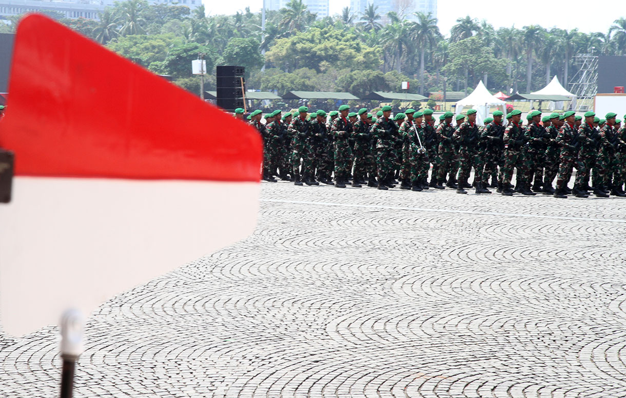 Pemeran Panglima TNI Jenderal TNI Agus Subiyanto menginspeksi pasukan dengan dalam gladi kotor Hari Ulang Tahun (HUT) ke-79 Tentara Nasional Indonesia (TNI) di Lapangan Silang Monumen Nasional (Monas), Gambir, Jakarta Pusat, Selasa (1/10/2024.(BeritaNasional.com/Oke Atmaja)