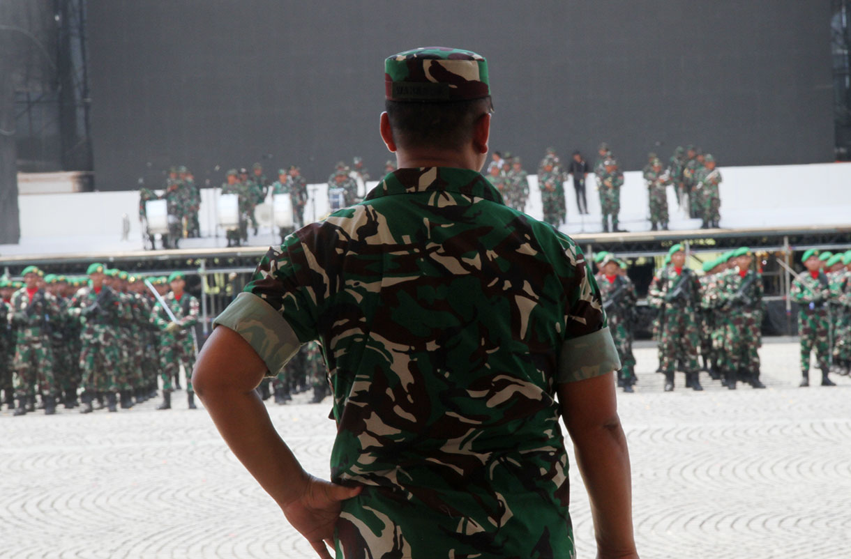 Pemeran Panglima TNI Jenderal TNI Agus Subiyanto menginspeksi pasukan dengan dalam gladi kotor Hari Ulang Tahun (HUT) ke-79 Tentara Nasional Indonesia (TNI) di Lapangan Silang Monumen Nasional (Monas), Gambir, Jakarta Pusat, Selasa (1/10/2024.(BeritaNasional.com/Oke Atmaja)