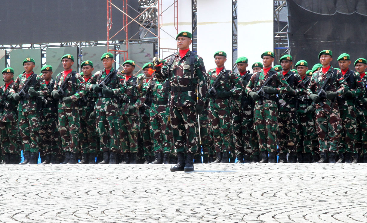 Pemeran Panglima TNI Jenderal TNI Agus Subiyanto menginspeksi pasukan dengan dalam gladi kotor Hari Ulang Tahun (HUT) ke-79 Tentara Nasional Indonesia (TNI) di Lapangan Silang Monumen Nasional (Monas), Gambir, Jakarta Pusat, Selasa (1/10/2024.(BeritaNasional.com/Oke Atmaja)