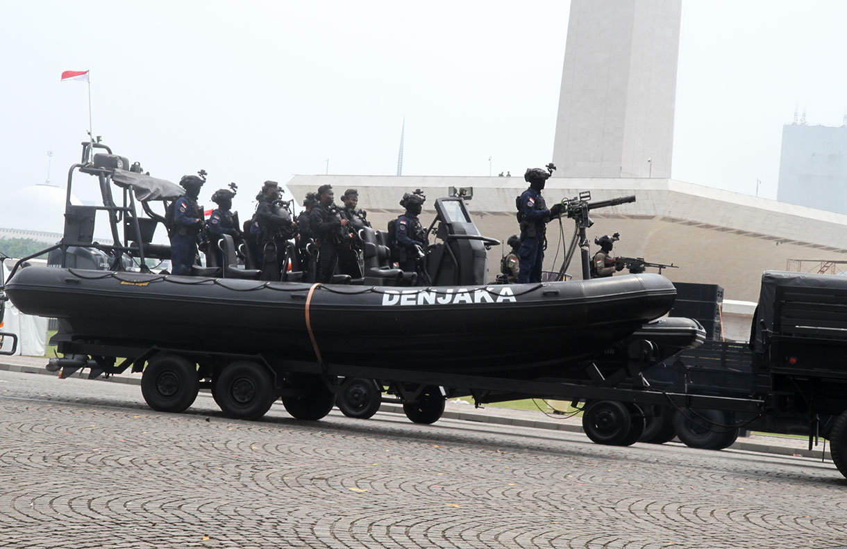 Alutsista milik TNI AU melintas di depan panggung kehormatan dalam gladi bersih Hari Ulang Tahun (HUT) ke-79 Tentara Nasional Indonesia (TNI) di Lapangan Silang Monumen Nasional (Monas), Gambir, Jakarta Pusat, Kamis (3/10/2024). (BeritaNasional.com/Oke Atmaja)