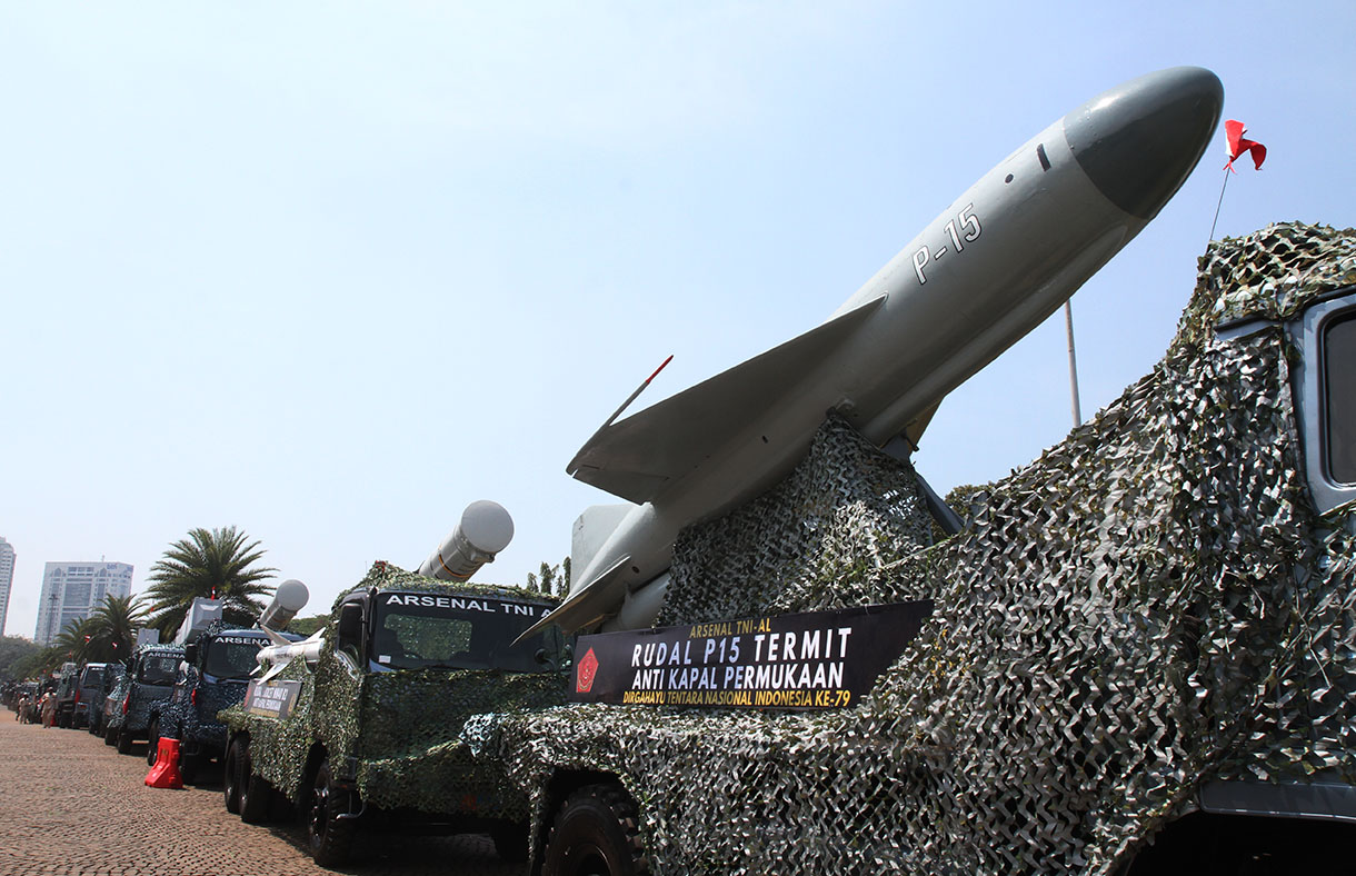 Rudal Yakhont TNI AL berada di silang Monas, Jakarta, Selasa (1/1/2024). (BeritaNasional.com/Oke Atmaja)