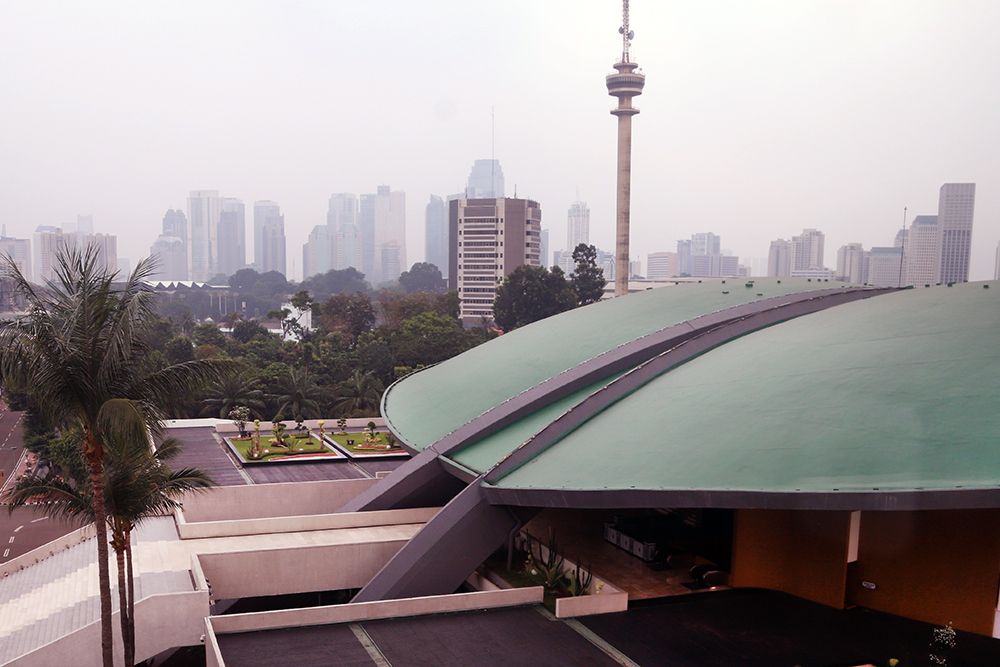 Udara Jakarta Setelah Libur Lebaran Idul Adha Menunjukan Angka Kategori Sedang Gedung di Jakarta terlihat tertutp udara polusi. (BeritaNasional/Elvis Sendouw)