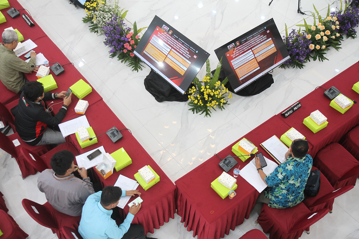 Suasana uji publik Peraturan KPU (PKPU) di Kantor KPU, Jakarta, Selasa (24/9/2024).(BeritaNasional.com/ho/ Oke Atmaja)