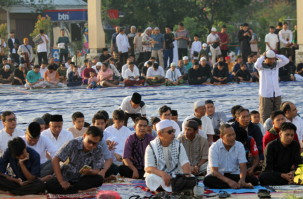 Umat Islam Shalat Idul Adha di kawasan Ancol, Jakarta. (BeritaNasional/Elvis Sendouw)