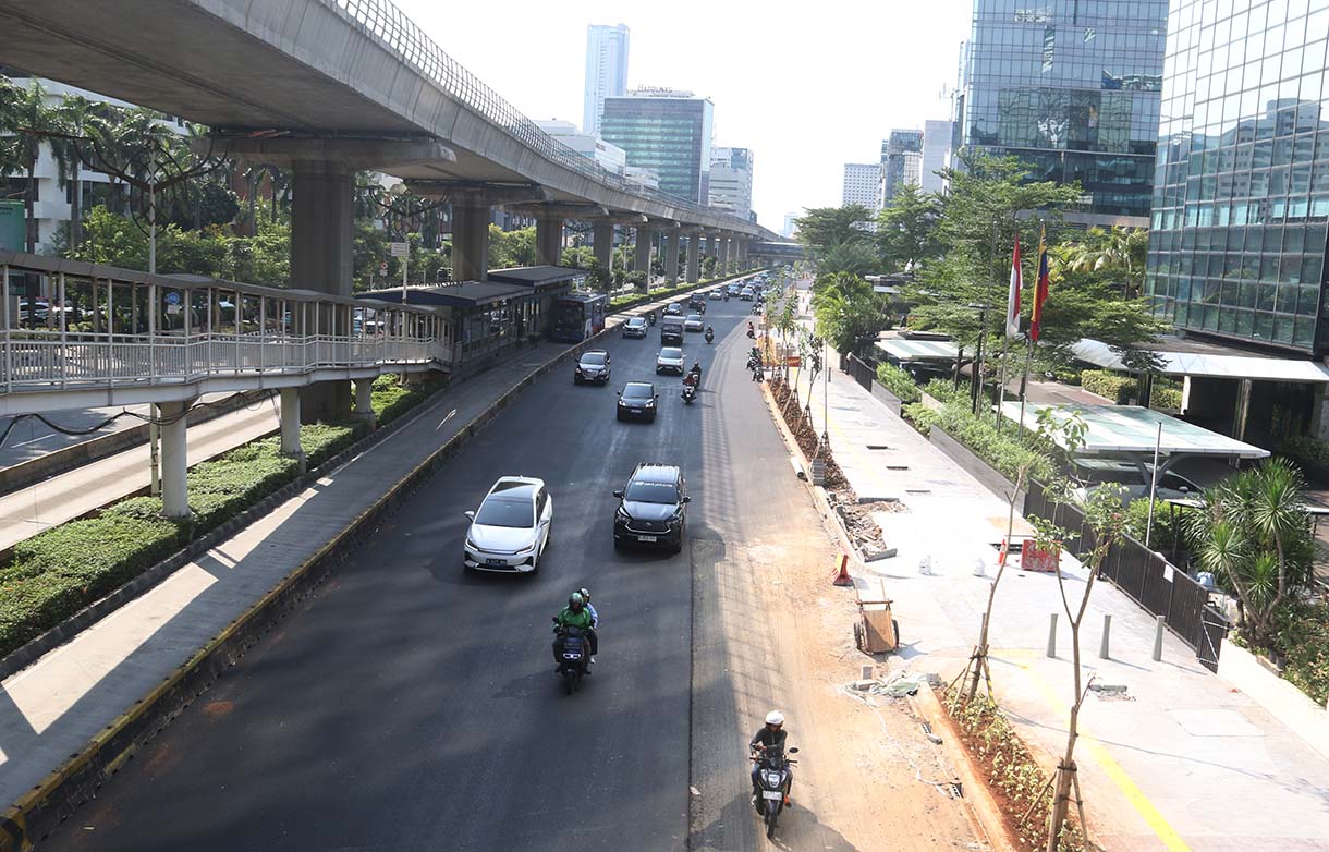 Kendaraan melintas di Jalan HR Rasuna Said, Jakarta, Kamis (21/5/2026). (Beritanasional.com/Oke Atmaja)