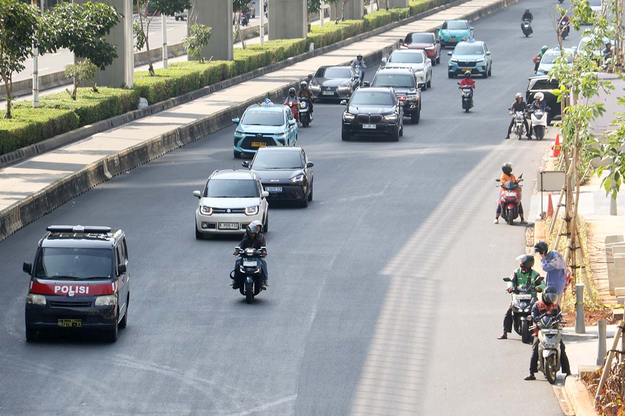 Kendaraan melintas di Jalan HR Rasuna Said, Jakarta, Kamis (21/5/2026). (Beritanasional.com/Oke Atmaja)