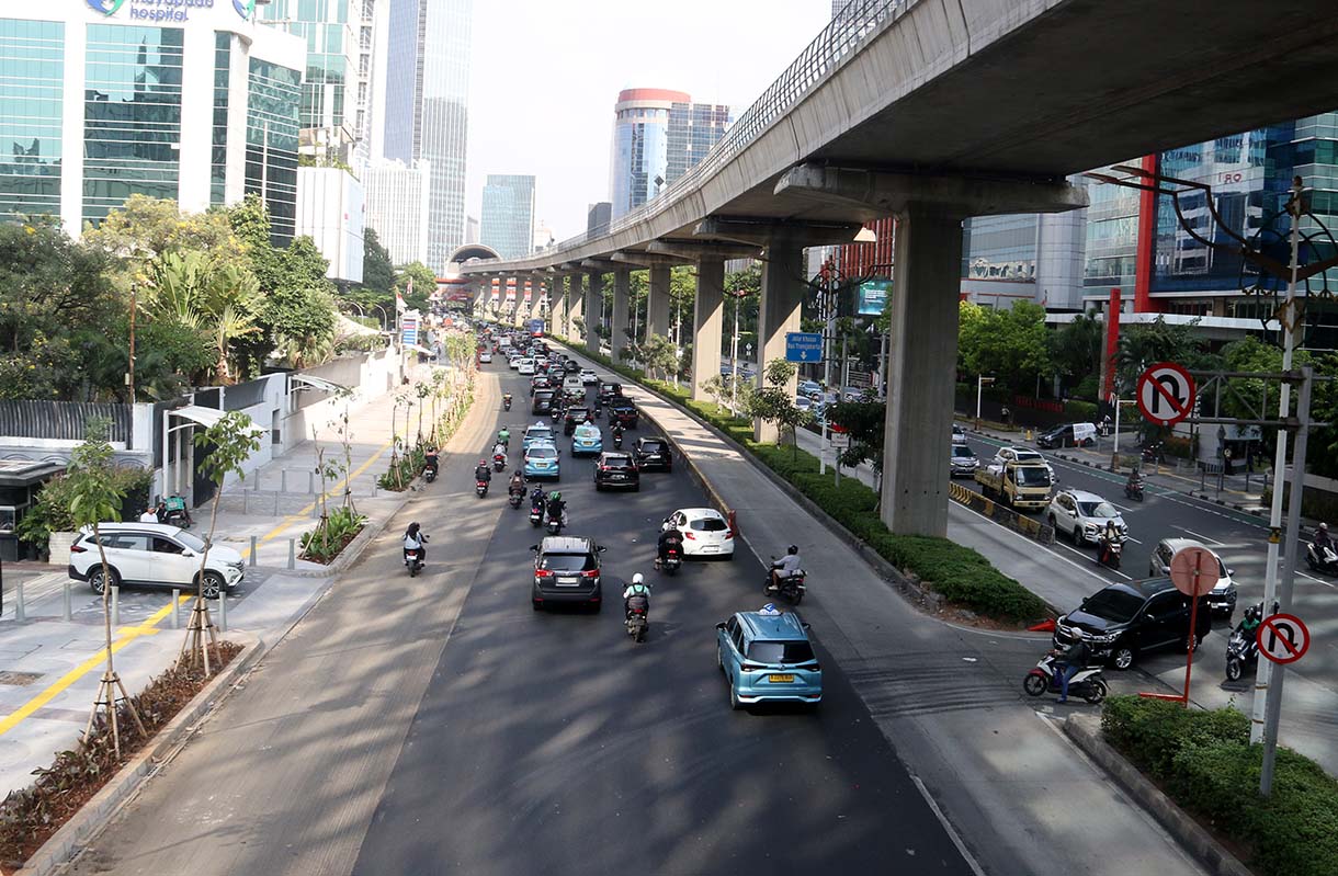 Kendaraan melintas di Jalan HR Rasuna Said, Jakarta, Kamis (21/5/2026). (Beritanasional.com/Oke Atmaja)