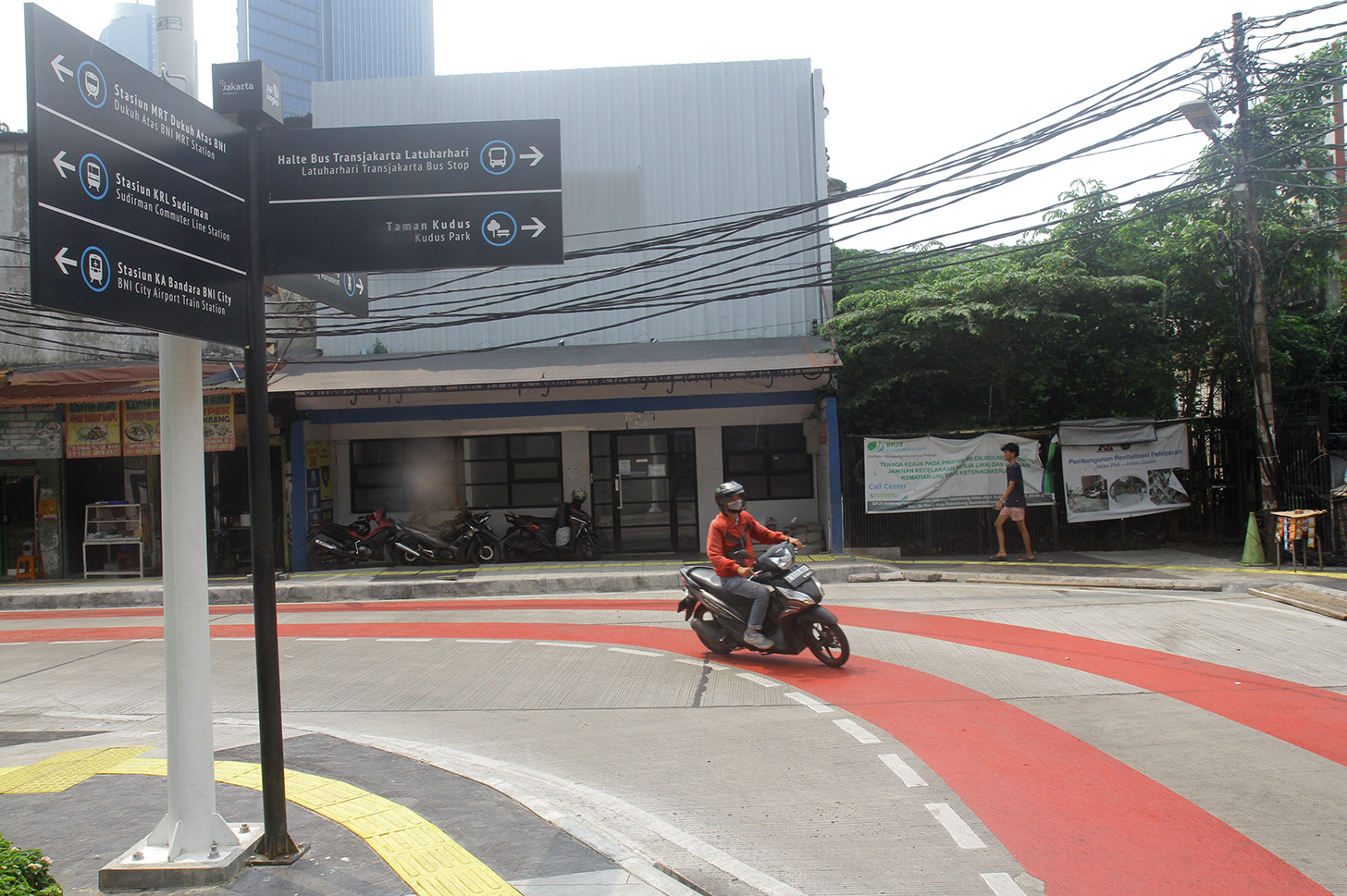 Kendaraan melintas di kawasan Transport Hub Dukuh Atas, Jakarta, Senin (6/5/2024). (BeritaNasional.Com/Oke Atmaja)