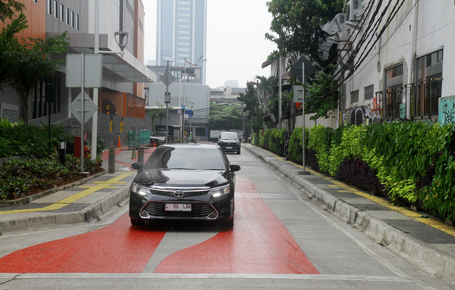 Kendaraan melintas di kawasan Transport Hub Dukuh Atas, Jakarta, Senin (6/5/2024). (BeritaNasional.Com/Oke Atmaja)