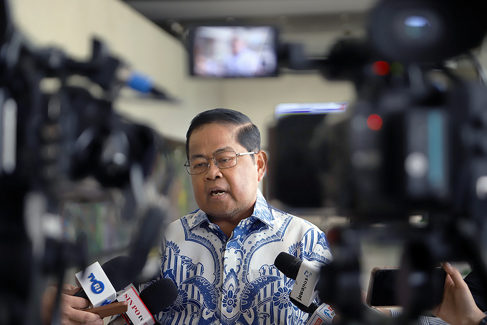 Wakil Ketua Umum (Waketum) Partai Golkar Idrus Marham, menjawab pertanyaan wartawan terkait pembebasan aktivis kemanusian yang tergabung dalam GSF. (BeritaNasional/Elvis Sendouw)