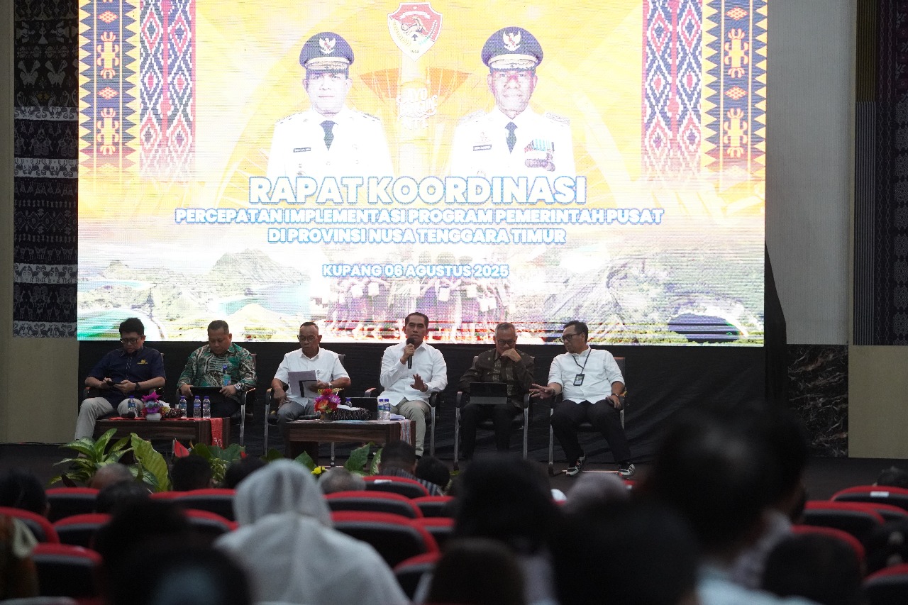 Wakili Menteri Karding di NTT, Sekjen KemenP2MI Paparkan Lima Program Strategis Amanat Presiden Prabowo Rapat Koordinasi Percepatan Implementasi Program Pemerintah Pusat di Provinsi Nusa Tenggara Timur. (BeritaNasional/Elvis Sendouw/HO Hms P2MI)