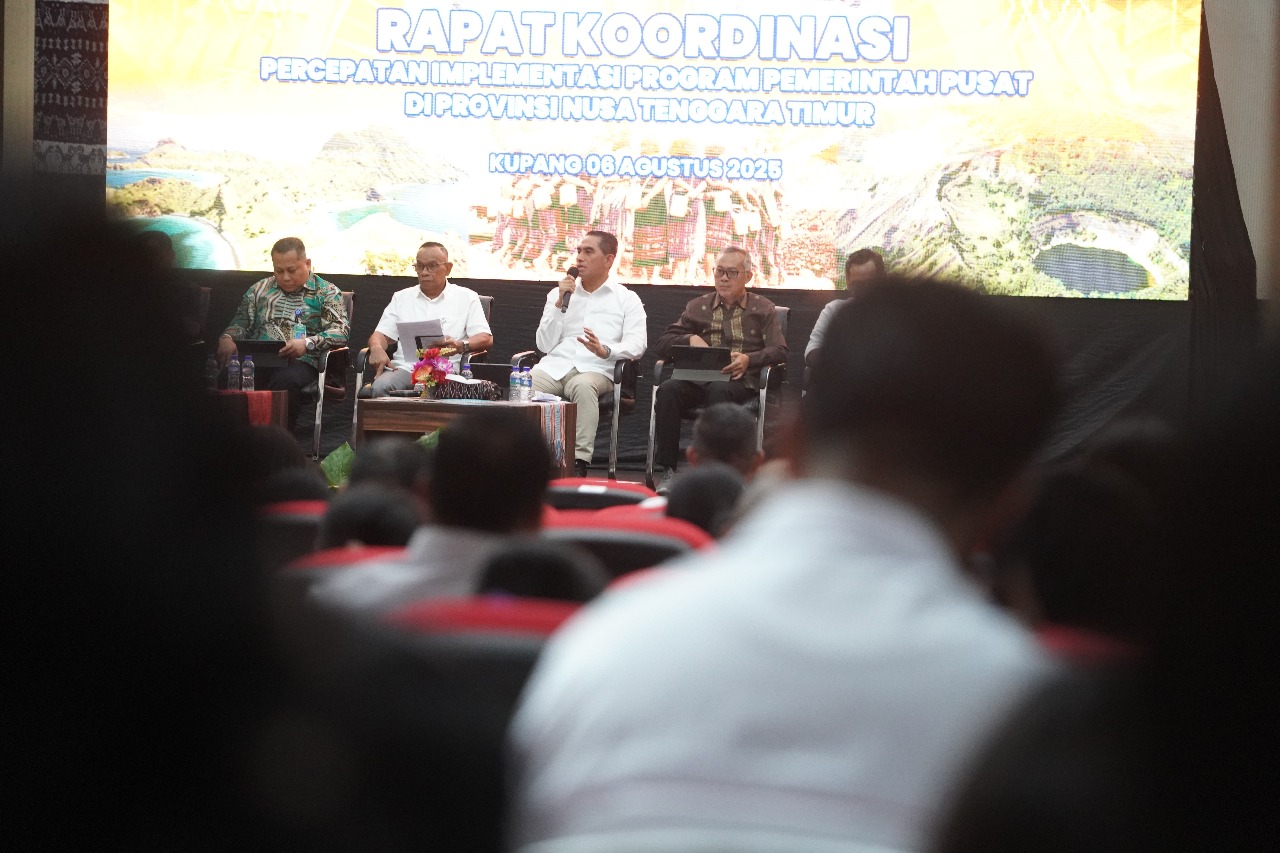 Wakili Menteri Karding di NTT, Sekjen KemenP2MI Paparkan Lima Program Strategis Amanat Presiden Prabowo Rapat Koordinasi Percepatan Implementasi Program Pemerintah Pusat di Provinsi Nusa Tenggara Timur. (BeritaNasional/Elvis Sendouw/HO Hms P2MI)