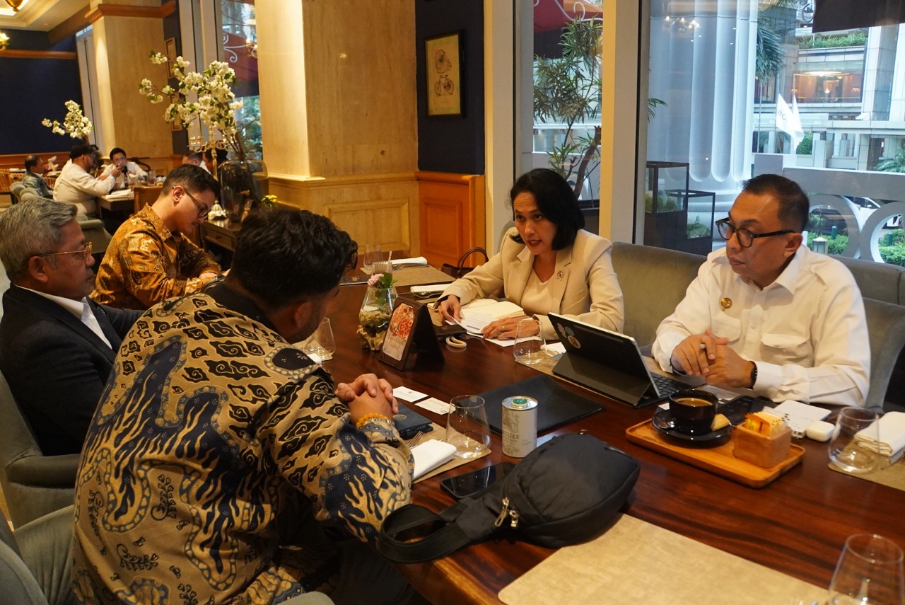 Wamen P2MI Christina Aryani bertemu Duta Besar RI untuk Yunani, Bebeb Abdul Kurnia Nugraha Djundjunan di Jakarta.  (BeritaNasional/Elvis Sendouw/HO P2MI)