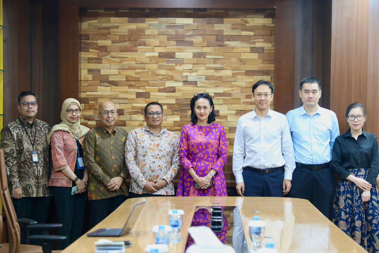 Wakil Menteri Pelindungan Pekerja Migran Indonesia (Wamen P2MI), Christina Aryani menerima Penasihat Ekonomi dan Perdagangan dari Kedutaan Besar Tiongkok untuk Indonesia. (BeritaNasional/Elvis/HO P2MI)