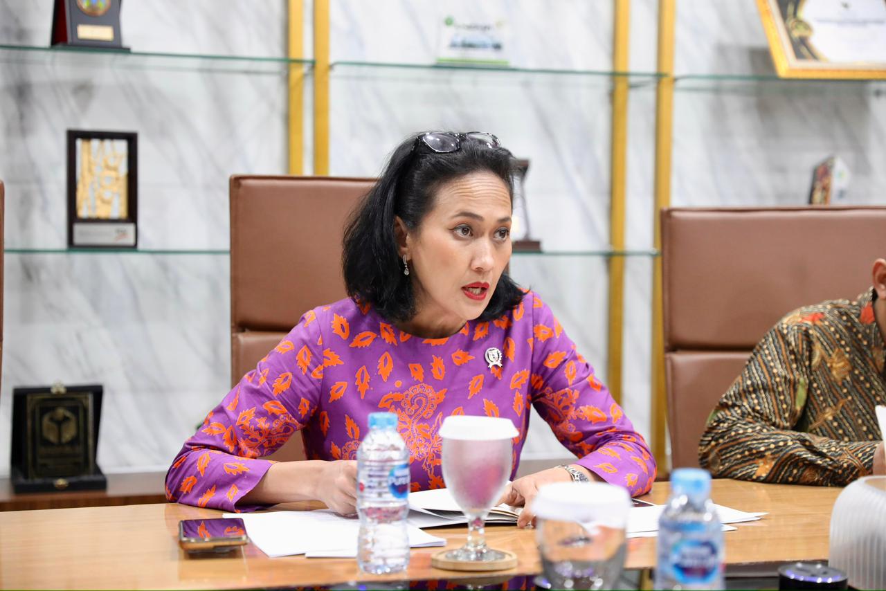 Wakil Menteri Pelindungan Pekerja Migran Indonesia (Wamen P2MI), Christina Aryani menerima Penasihat Ekonomi dan Perdagangan dari Kedutaan Besar Tiongkok untuk Indonesia. (BeritaNasional/Elvis/HO P2MI)