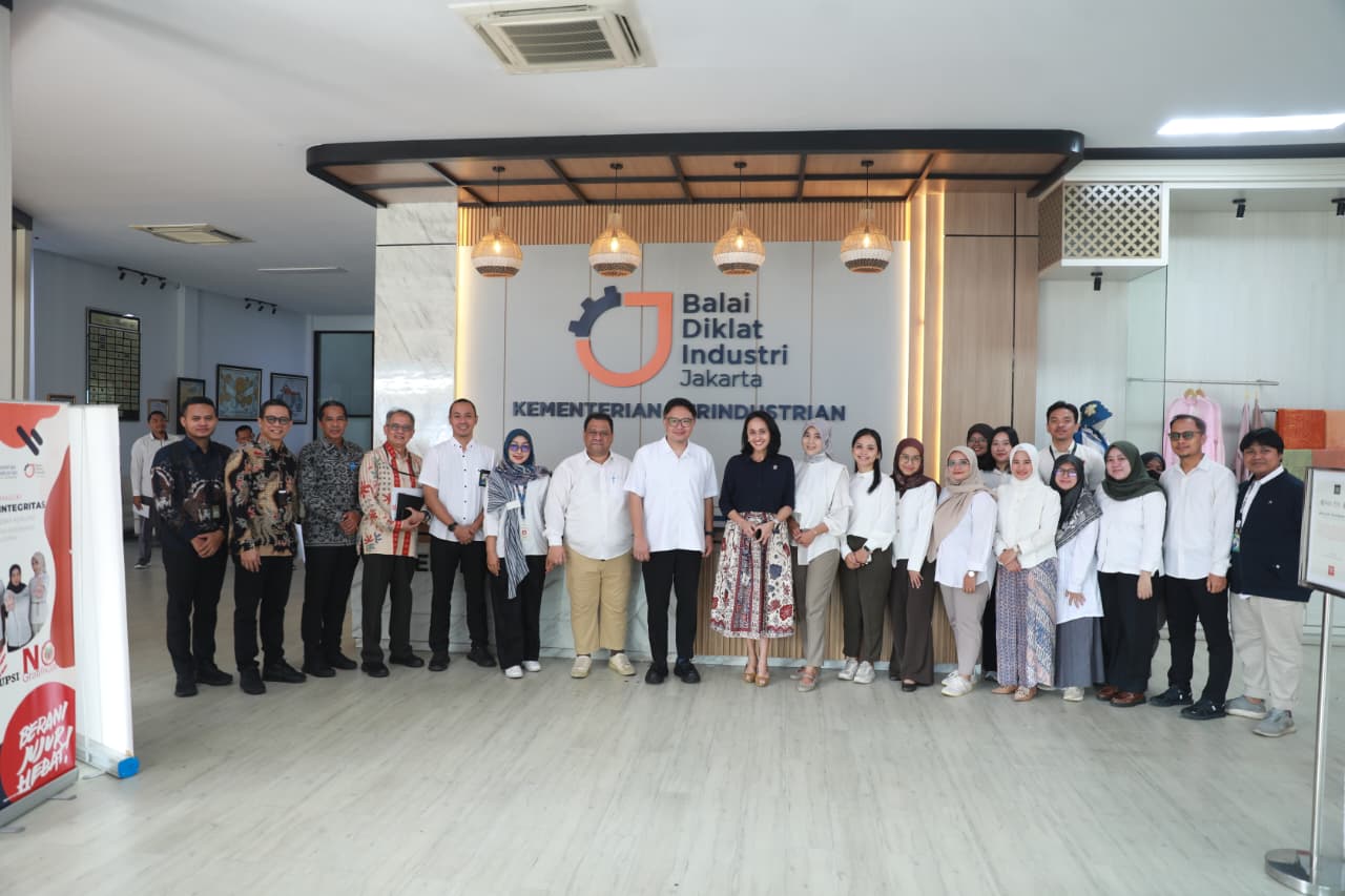 Wakil Menteri Pelindungan Pekerja Migran Indonesia (P2MI) melakukan kunjungan kerja ke Balai Diklat Industri milik Kementerian Perindustrian di Jakarta. (BeritaNasional/Elvis/HO P2MI)