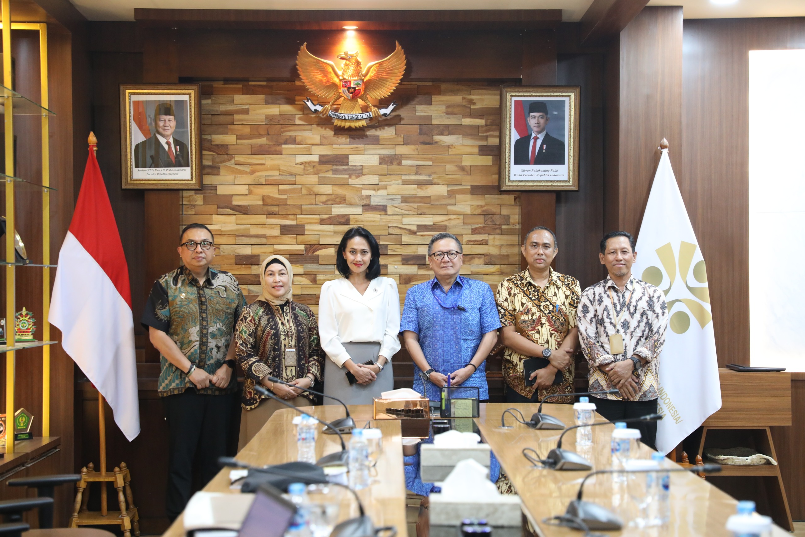 Wakil Menteri Pelindungan Pekerja Migran Indonesia (Wamen P2MI), Christina Aryani, terima Putera Sampoerna Foundation, bahas pendidikan guru migran.  (BeritaNasional/Elvis/HO P2MI)