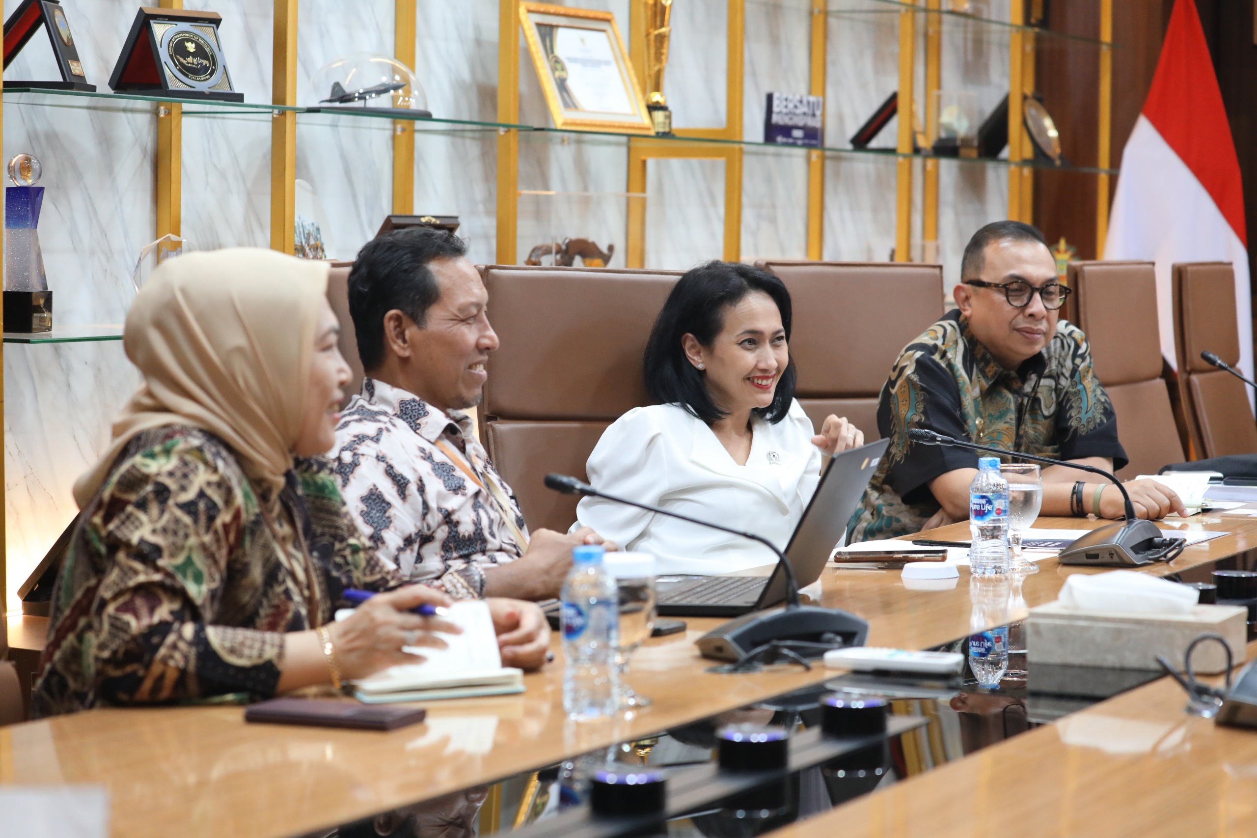 Wakil Menteri Pelindungan Pekerja Migran Indonesia (Wamen P2MI), Christina Aryani, terima Putera Sampoerna Foundation, bahas pendidikan guru migran.  (BeritaNasional/Elvis/HO P2MI)