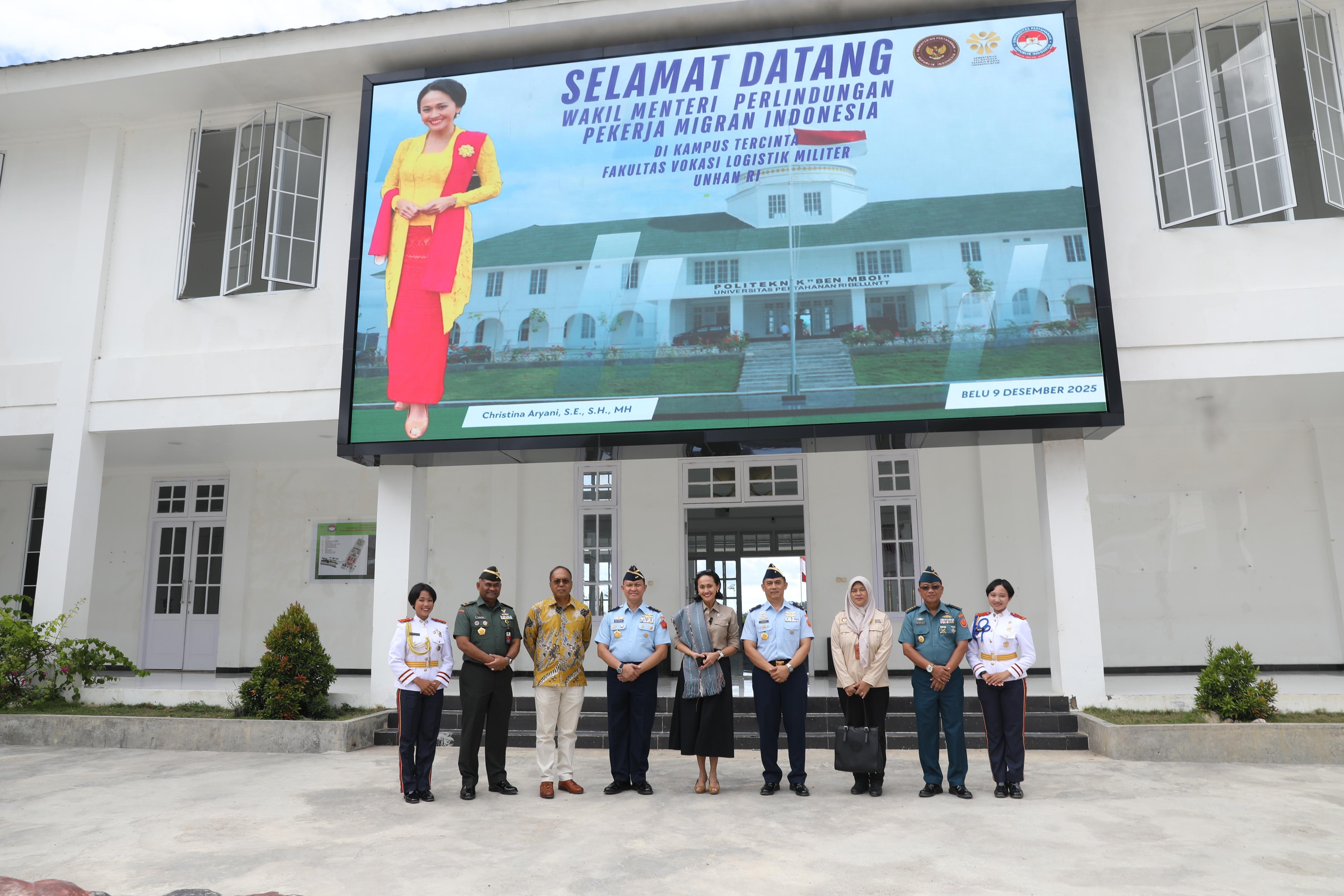 Wakil Menteri Pelindungan Pekerja Migran Indonesia (Wamen P2MI), Christina Aryani, mengunjungi Politeknik Pertahanan Ben Mboi, NTT. (BeritaNasional/Elvis/HO KP2MI)