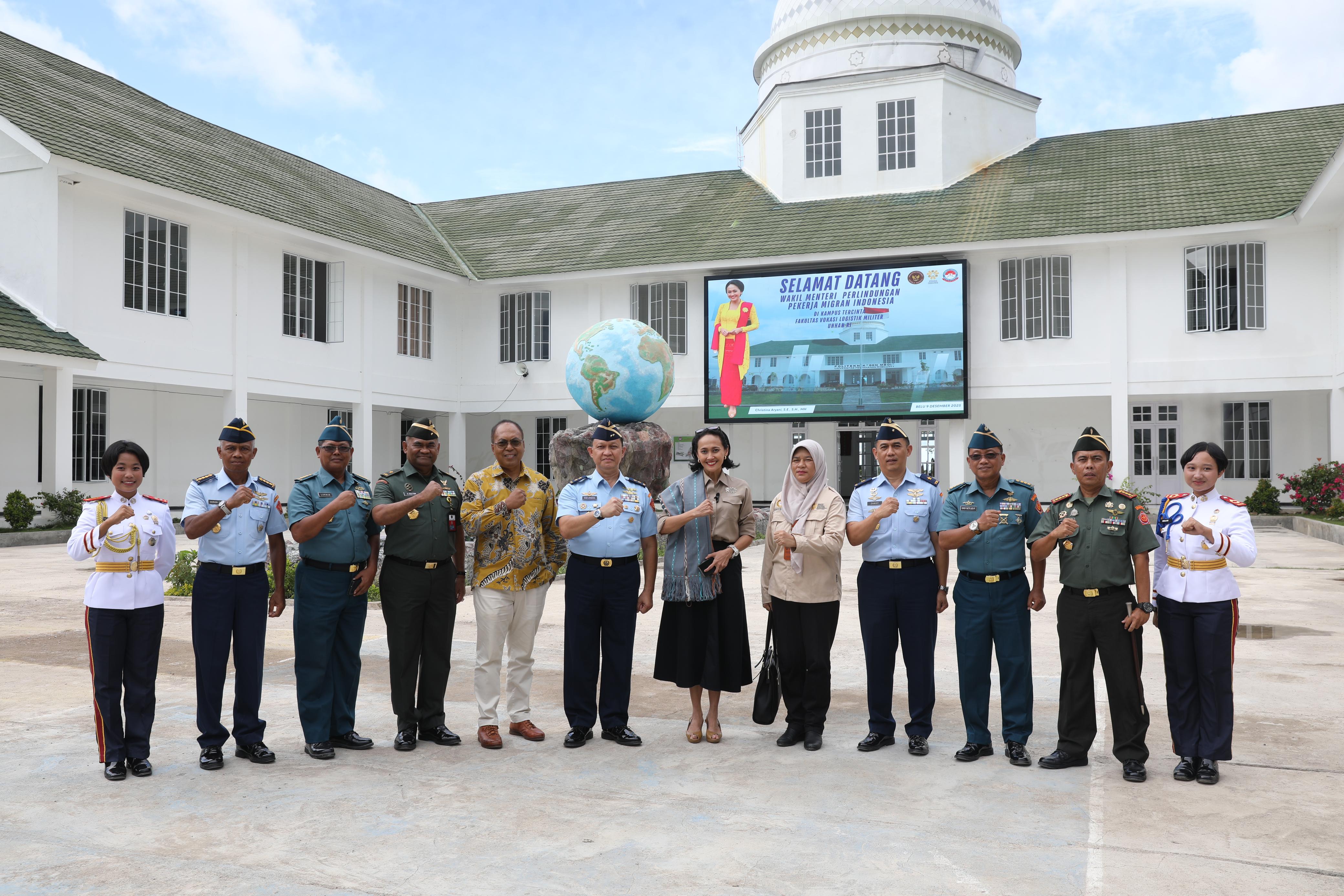 Wakil Menteri Pelindungan Pekerja Migran Indonesia (Wamen P2MI), Christina Aryani, mengunjungi Politeknik Pertahanan Ben Mboi, NTT. (BeritaNasional/Elvis/HO KP2MI)