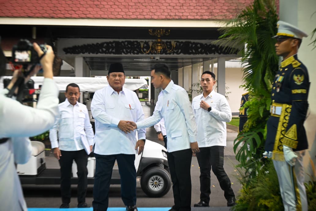Wakil Presiden (Wapres) Gibran Rakabuming menghadiri acara Taklimat Presiden Republik Indonesia pada Rapat Kerja Pemerintah.  (BeritaNasional/Elvis/HO Setwapres)