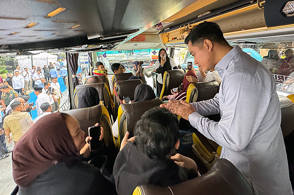 Wapres Gibran melepas peserta mudik Holding BUMN Danareksa 2026.  (BeritaNasional/Elvis/HO Setwapres)