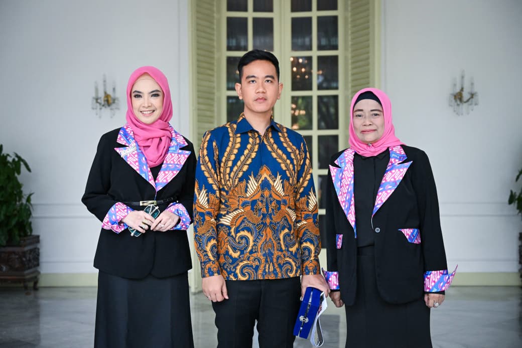 Wapres Gibran Rakabuming menerima audiensi Ikatan Pengusaha Muslimah Indonesia (IPEMI) di Istana Wakil Presiden, Jakarta. (BeritaNasional/Elvis/HO Setwapres)