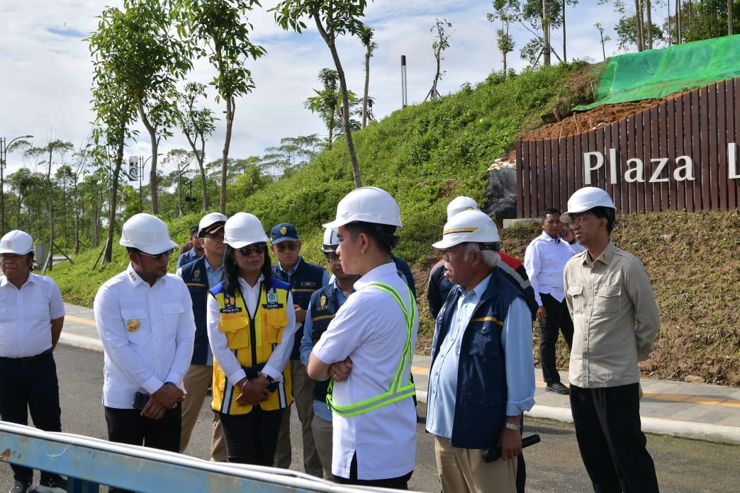 Wapres Gibran Rakabuming Raka tinjau Kawasan Legislatif Ibu Kota Nusantara (IKN), Provinsi Kalimantan Timur.  (BeritaNasional/Elvis/HO Setwapres)