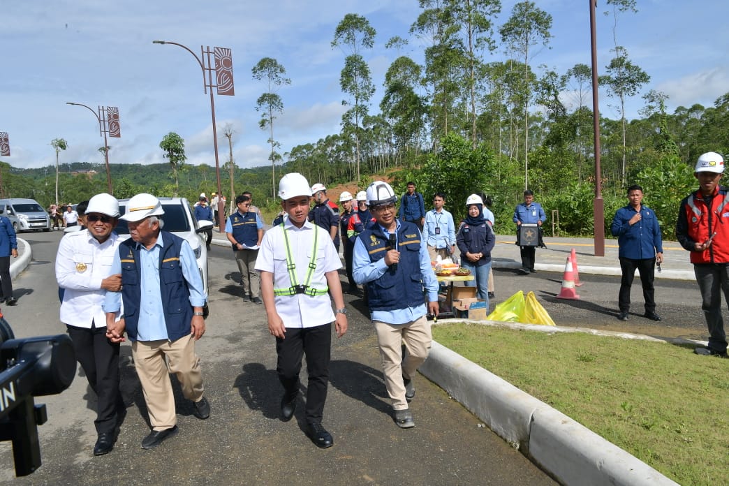 Wapres Gibran Rakabuming Raka tinjau Kawasan Legislatif Ibu Kota Nusantara (IKN), Provinsi Kalimantan Timur.  (BeritaNasional/Elvis/HO Setwapres)