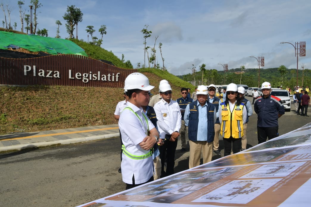 Wapres Gibran Rakabuming Raka tinjau Kawasan Legislatif Ibu Kota Nusantara (IKN), Provinsi Kalimantan Timur.  (BeritaNasional/Elvis/HO Setwapres)