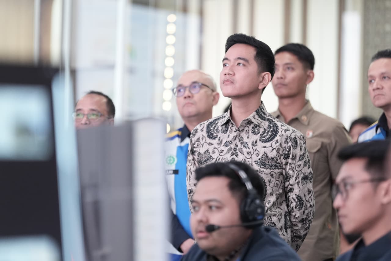 Wapres meninjau kondisi terkini kesiapan Jasa Marga dalam mengantisipasi arus mudik libur Nyepi dan Lebaran di berbagai titik strategis. (BeritaNasional/Elvis/HO Setwapres)