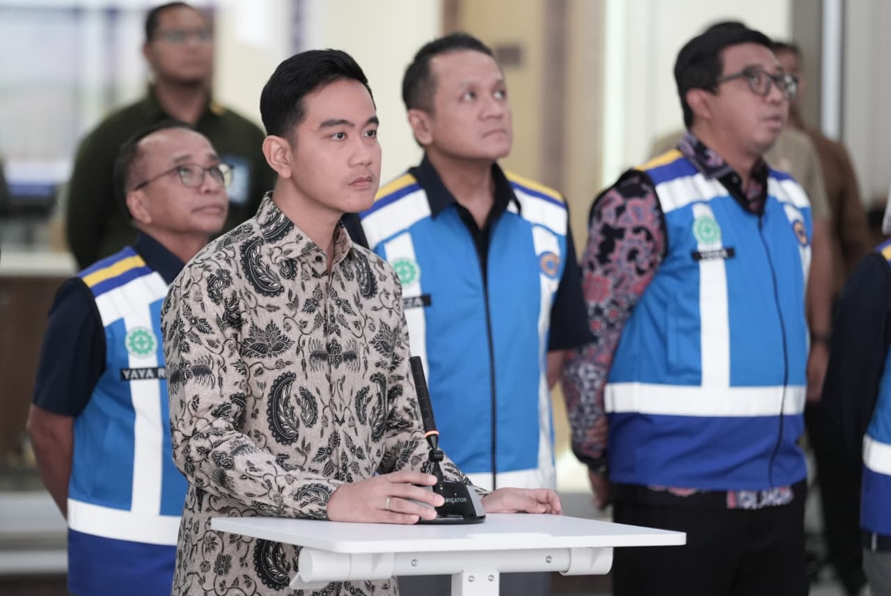 Wapres meninjau kondisi terkini kesiapan Jasa Marga dalam mengantisipasi arus mudik libur Nyepi dan Lebaran di berbagai titik strategis. (BeritaNasional/Elvis/HO Setwapres)