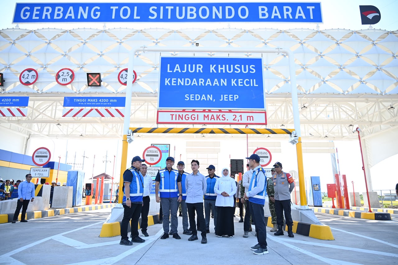 Wapres Gibran Rakabuming meninjau progres pembangunan Jalan Tol di Jawa Timur. (BeritaNasional/Elvis/HO Setwapres)