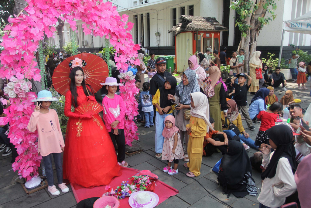 Suasana di Kawasan Kota Tua, Jakarta Barat, Selasa (16/4/2024). (BeritaNasional.com/Oke Atmaja)