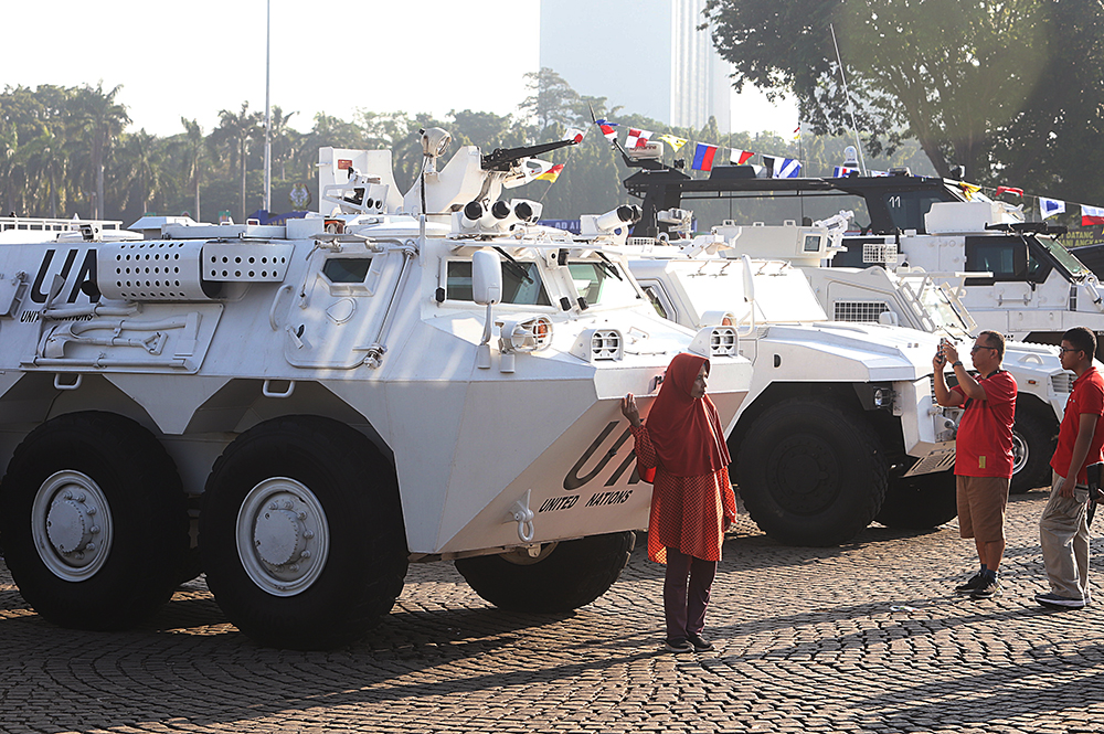 Warga Antusias Mengunjungi Pameran Alutsista di TNI Fair Monas Warga Jakarta antusias mengunjungi kawasan monas untuk melihat TNI Fair di Monas. (BeritaNasional/Elvis Sendouw)