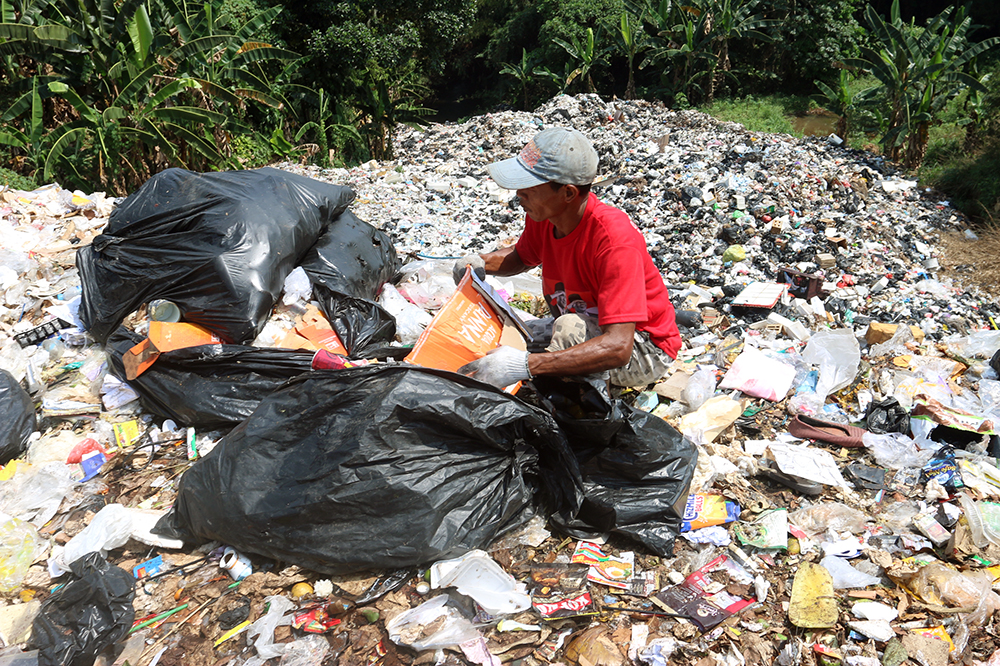 Inilah penampakan tempat pembuangan sampah liar di daerah Depok. (BeritaNasional/Elvis Sendouw)