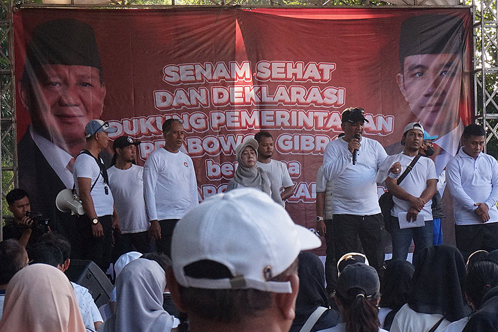 5.000 warga dari 10 kecamatan dan 65 kelurahan di wilayah Jakarta Timur menggelar  kegiatan “Jaga Indonesia, Jaga Jakarta, Kami Bersama Presiden Prabowo”. (BeritaNasional/Elvis Sendouw)