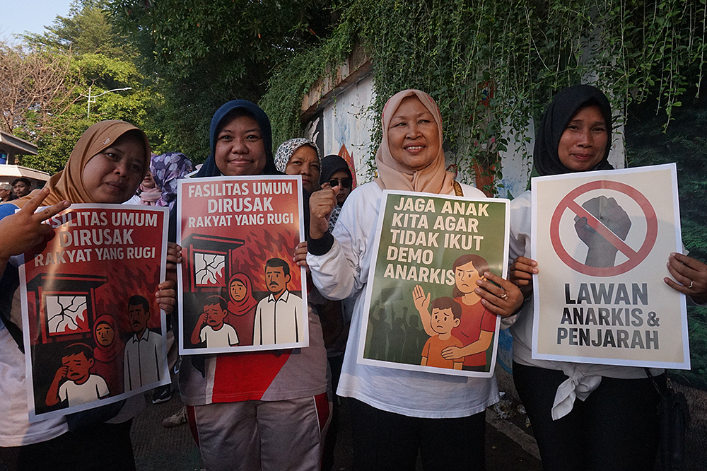 5.000 warga dari 10 kecamatan dan 65 kelurahan di wilayah Jakarta Timur menggelar  kegiatan “Jaga Indonesia, Jaga Jakarta, Kami Bersama Presiden Prabowo”. (BeritaNasional/Elvis Sendouw)