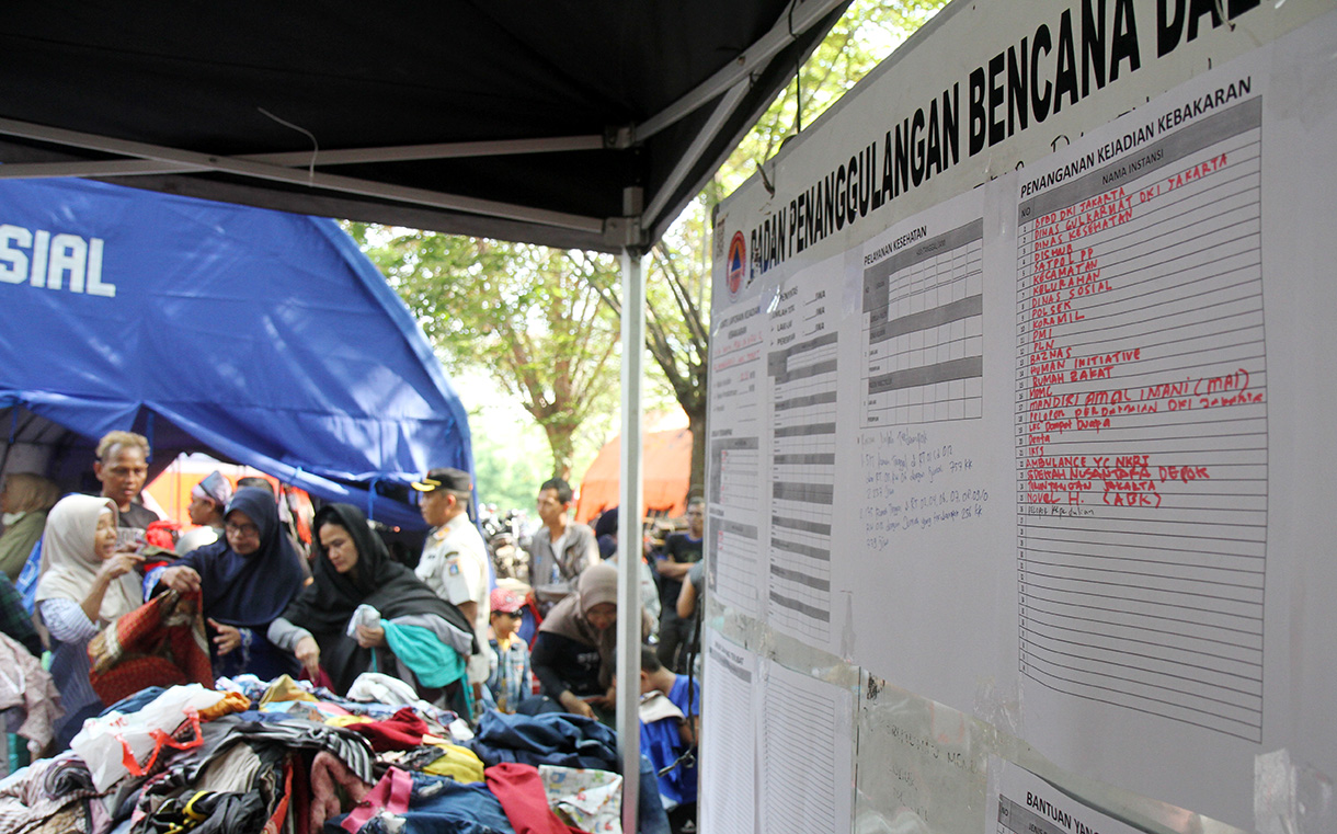 Warga terdampak kebakaran Manggarai menempati tenda pengungsian di area parkir Pasar Raya,  Manggarai, Jakarta, Rabu (14/8/2024).  (BeritaNasional.com/ Oke Atmaja)