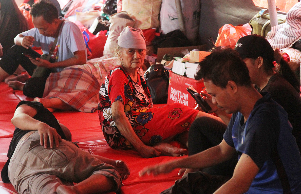 Warga terdampak kebakaran Manggarai menempati tenda pengungsian di area parkir Pasar Raya,  Manggarai, Jakarta, Rabu (14/8/2024).  (BeritaNasional.com/ Oke Atmaja)