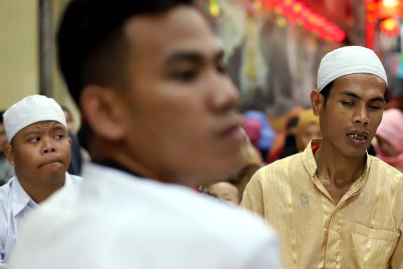 Penyandang Difabel berbuka puasa brrsama warga Tionghoa di Vibara Dhanagun Bogor. (IndonesiaGlobe/Elvis Sendouw)