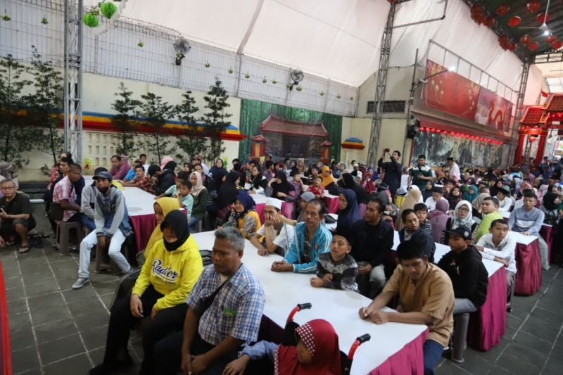 Penyandang Difabel berbuka puasa brrsama warga Tionghoa di Vibara Dhanagun Bogor. (IndonesiaGlobe/Elvis Sendouw)