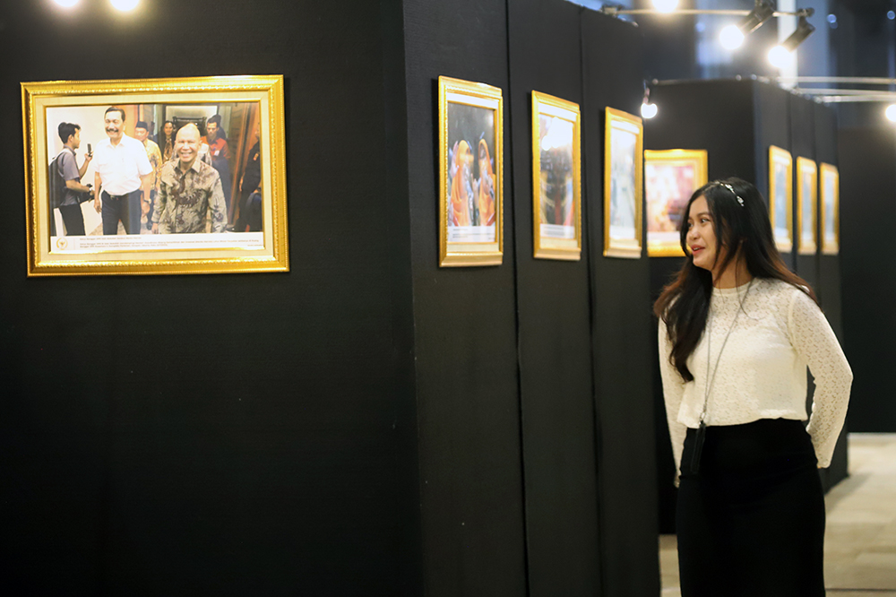 Pameran foto wartawan parlemen di gelar di DPR RI. (BeritaNasional/Elvis Sendouw)