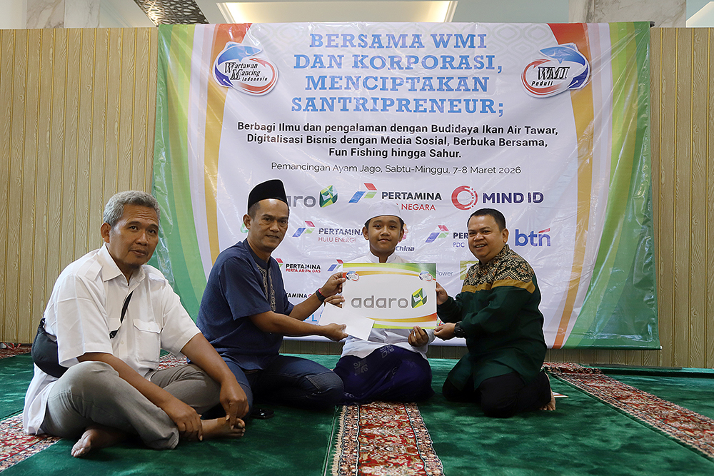 Wartawan Mancing Indonesia (WMI) gelar WMI peduli dengan memberikan penyuluhan budidaya ikan,  kewirausahaan dan santunan. (BeritaNasional/Elvis Sendouw)