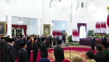 Suasana pelantikan kepada badan (Foto/Youtube Sekretariat Presiden)