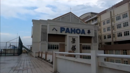 Polisi ungkap kronologi, siswa Pahoa Gading Serpong sempat mendarat di kanopi . (Foto/YouTube Pahoa Sepuluhsatu)